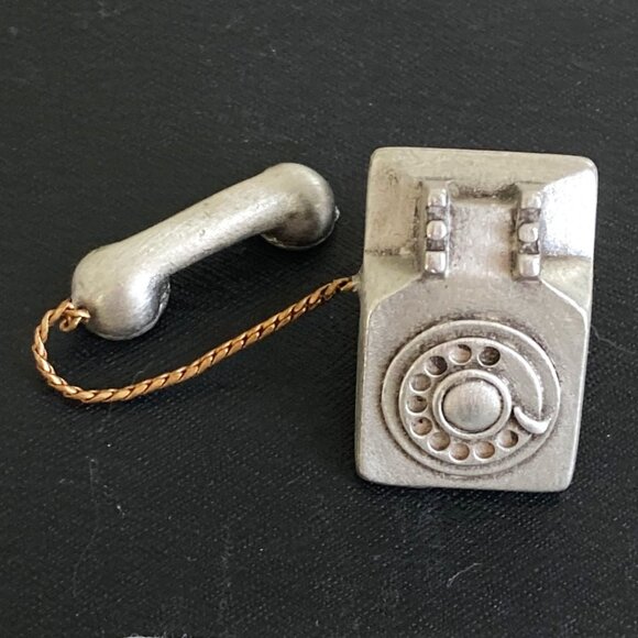Cute & kitschy vintage rotary phone pin by Jonette Jewelry - Picture 1 of 6